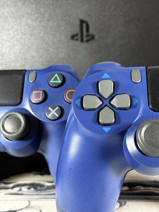 Playstation 4 ( PS4 )