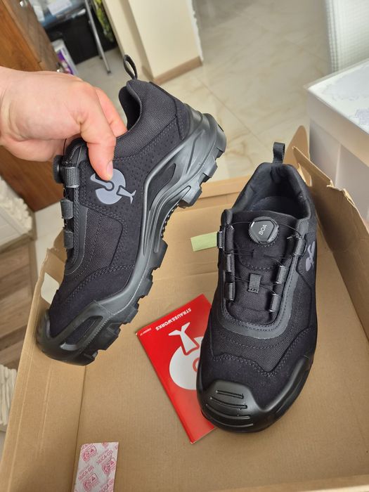 Nowe buty z zamykaniem boa