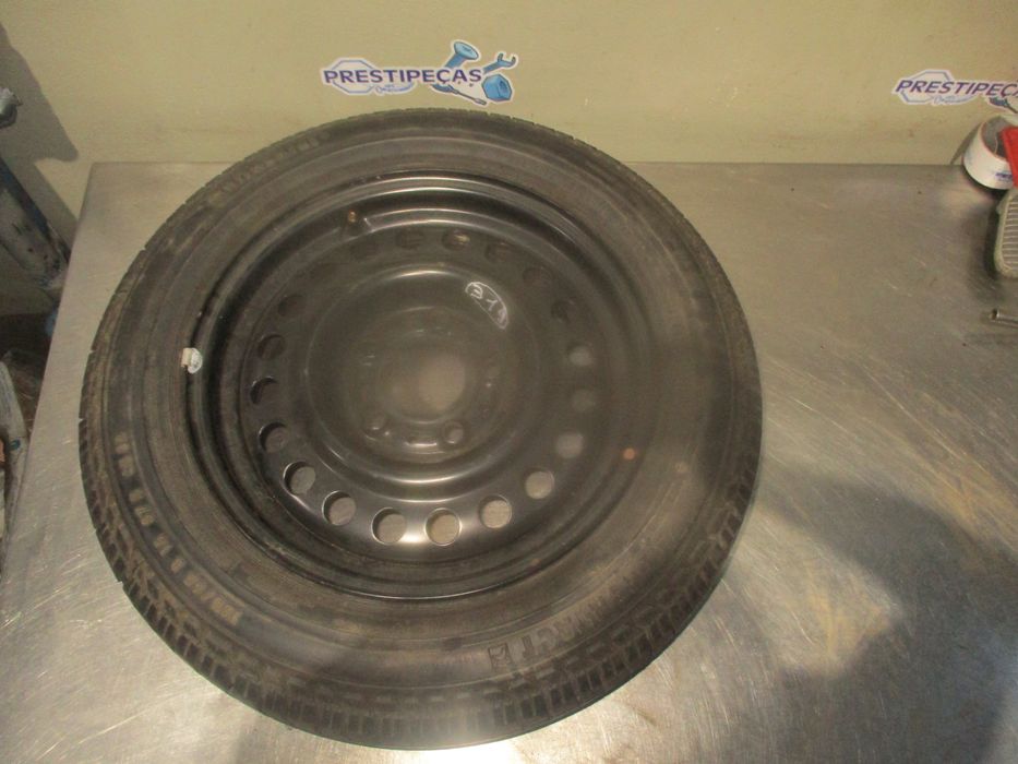 Pneu suplente BMW 3 (E36)