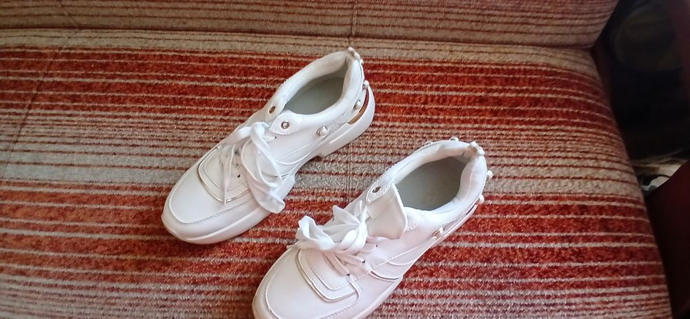 Sprzedam Buty DEE ZEE rozmiar 40