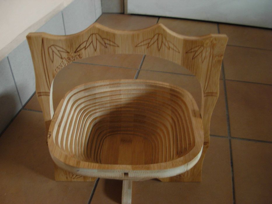 Koszyczek z podstawą wycięty z 1 kawałka drewna