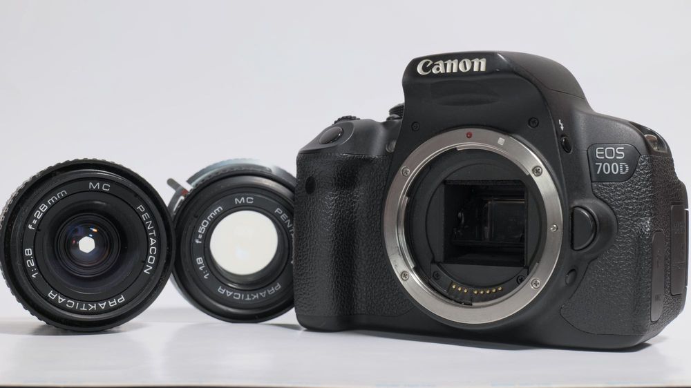 Canon EOS 700D + 2 об’єктиви + зарядний + карта пам’яті