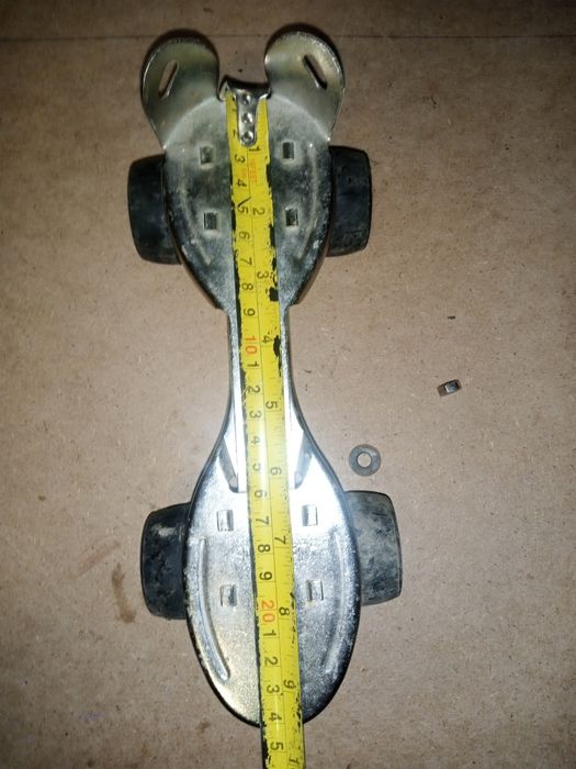 Спорт:Роликові ковзани радянського виробництва.