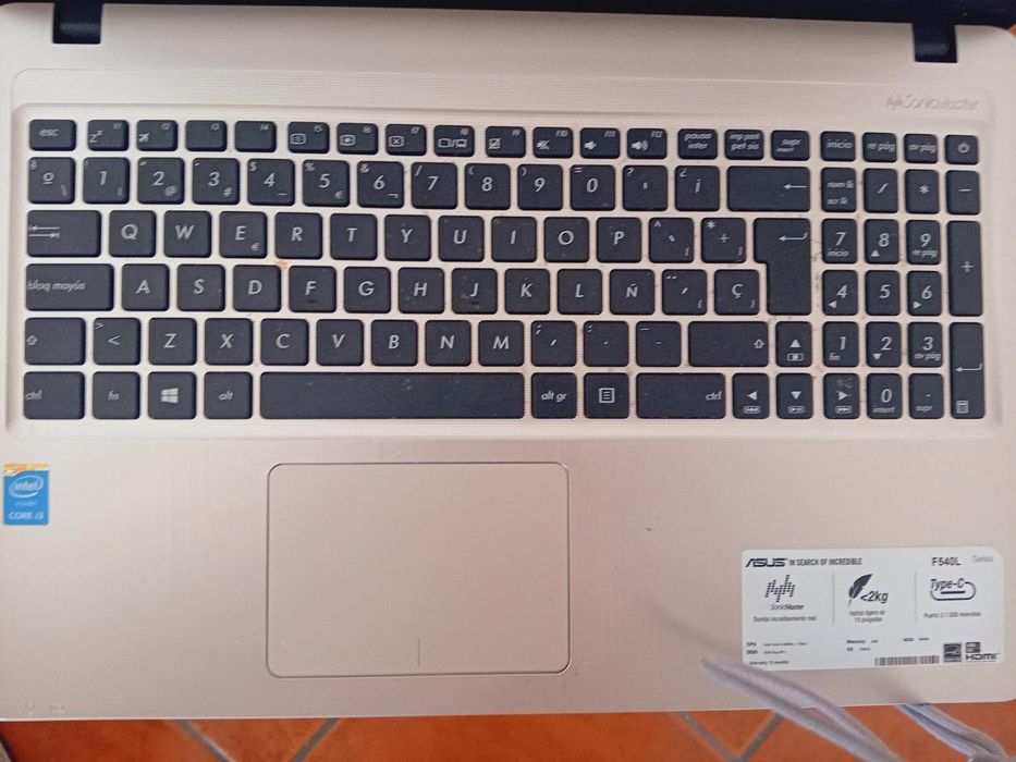 Computador da Asus que mal foi usado