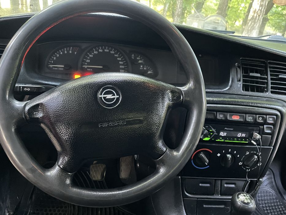 Продам Opel Vectra B 1.6 1996