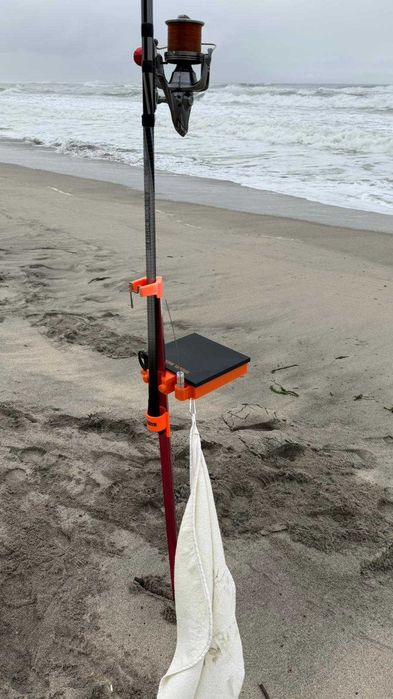 Suporte/tabuleiro com tampa para iscos e acessórios de pesca