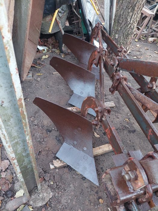 Продам плуг Одеського Заводу До малого Трактора