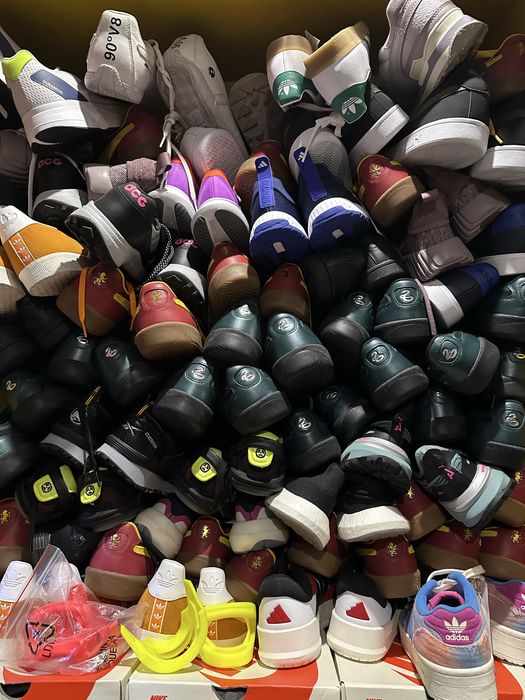 Опт оригінального взуття Salomon Lowa Adidas Nike прямі постачальники