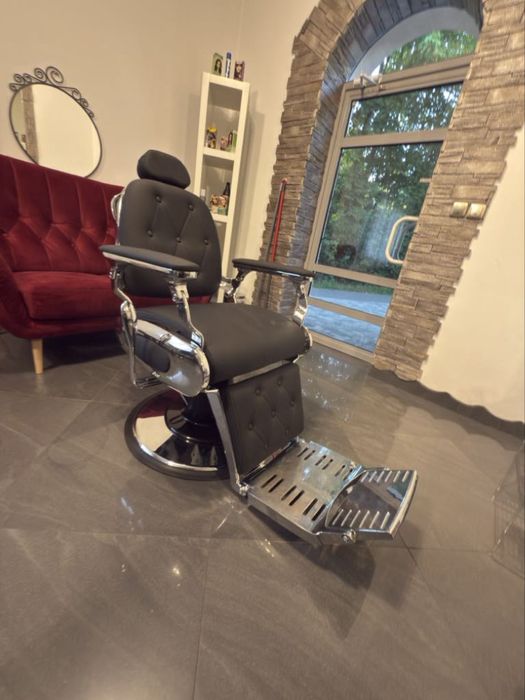 Fotel barberski/fryzjerski klasyczny,elegancki ,stan bardzo dobry