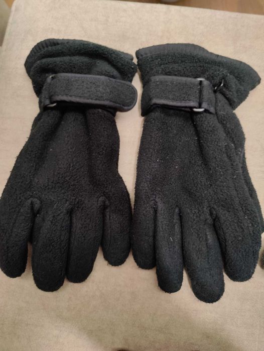 3 pares de luvas praticamente novas tam. M. 3€ cada ou todas 8€.