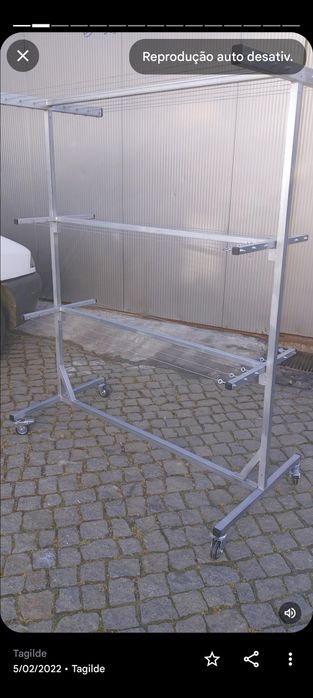 Estendais novos galvanizados com rodas, são desmontáveis.