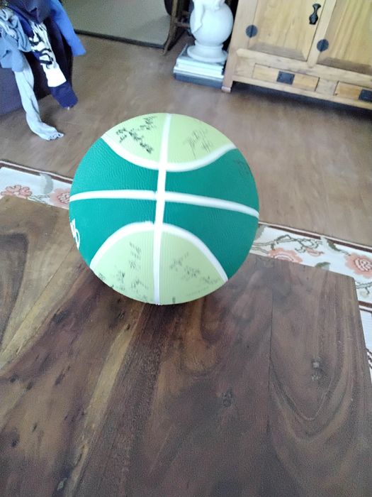 Bola de basket  assinada por todos os jogadores do sporting
