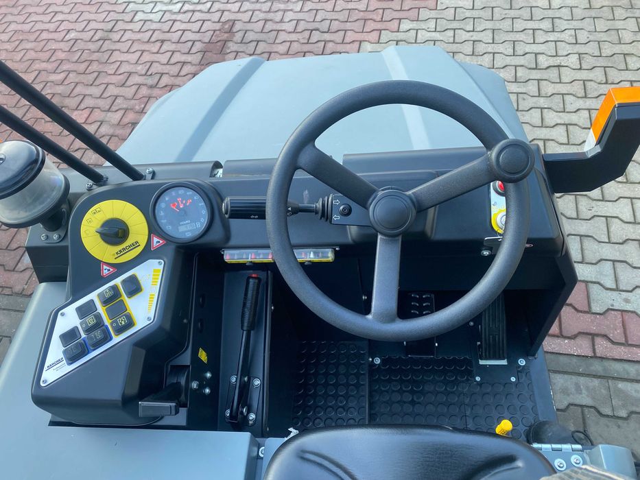 Zamiatarka karcher km 130 130 rd z 2017r