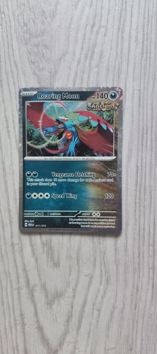 картка Pokémon Roaring Moon