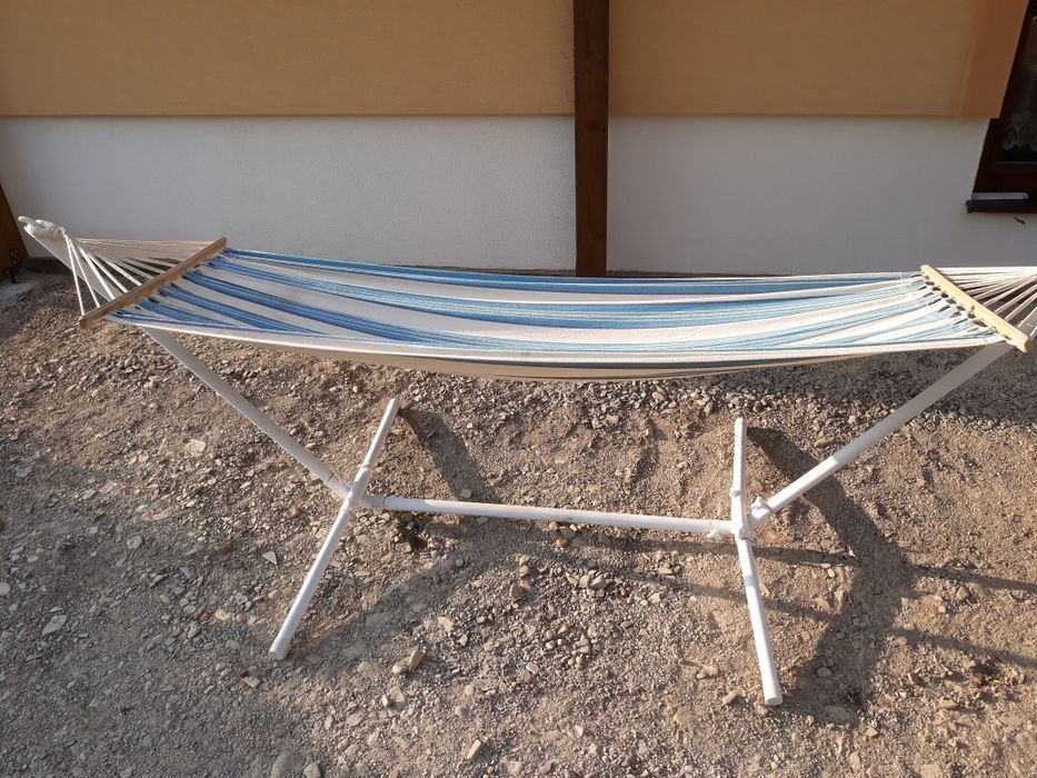 Hamak na stelażu