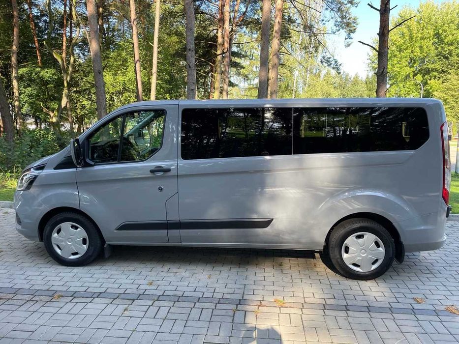 Wynajem Busa 9 osobowy Ford Custom Automat