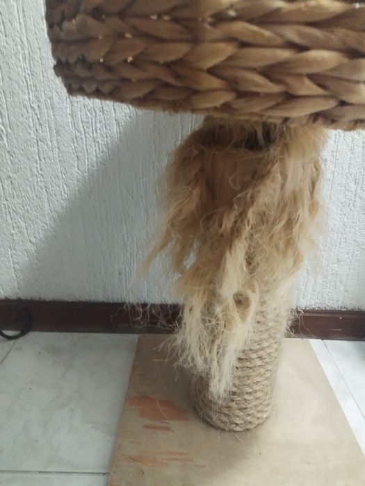 Ninho de gato em madeira