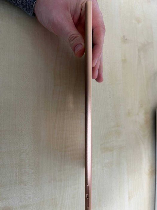 Продам iPad 8 A2270 Wi-Fi 32 gb