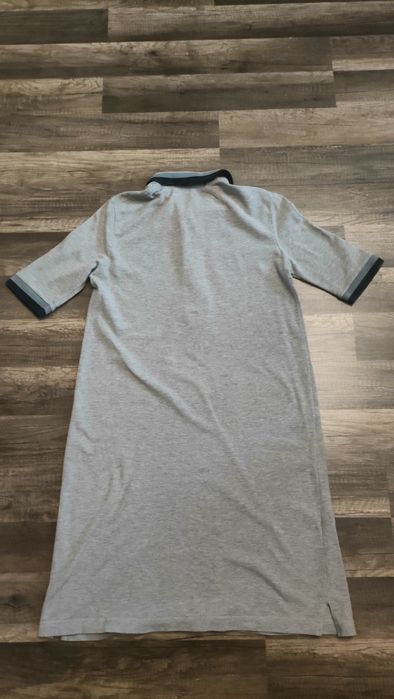 świetna sukienka Lacoste