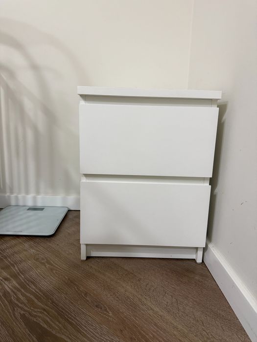 Cama de casal 140x195, (inclui colchão + 2 mesinhas de cabeceira)