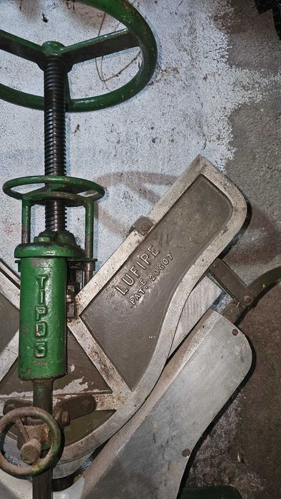 Máquina de Vergar ou Moldar os Cortes de Botas ou Botins