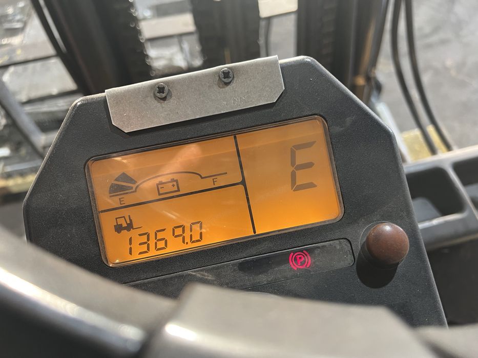 Empilhador caterpillar  elétrico