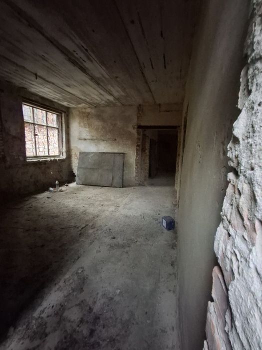 Продаж комерційного приміщення поблизу м.Кременець