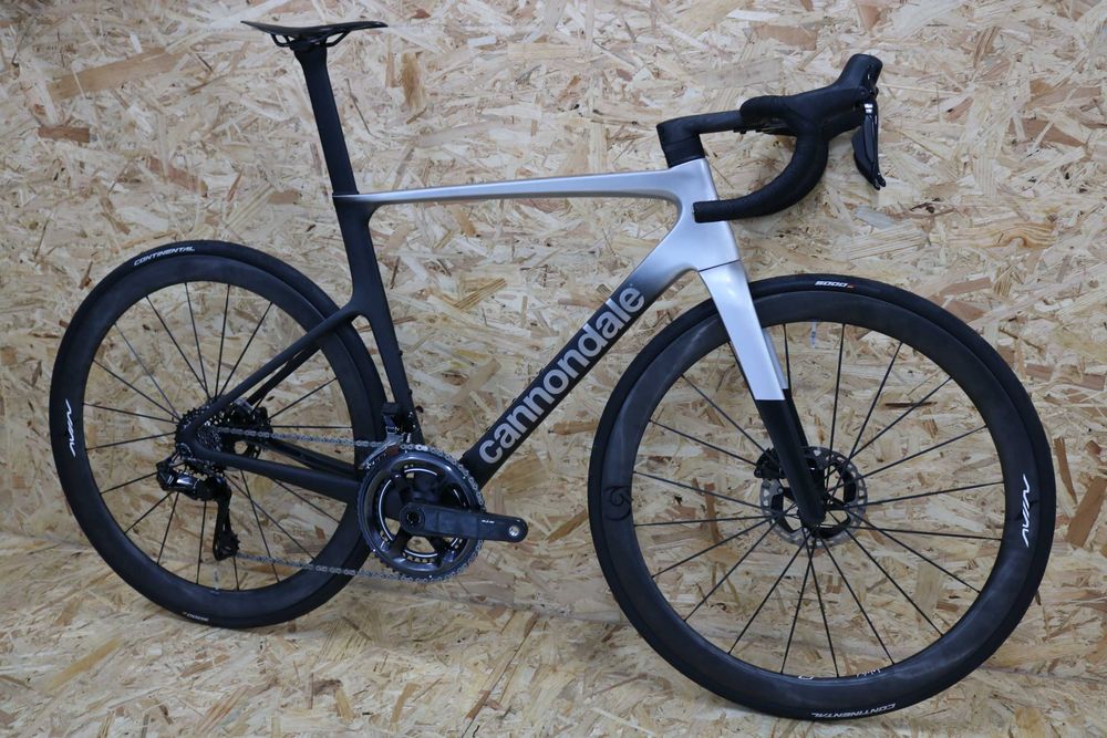 Bicicleta topo de gama Cannondale SuperSix Gen4 EVO Hi-Mod - 5.8KG!