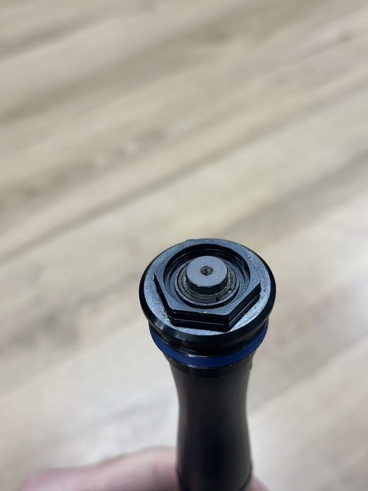 Tłumik Rock Shox Charger 2 SID / Reba blokada bez end cupu