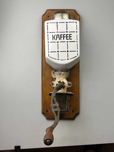 Kolekcjonerski ścienny, ręczny młynek do kawy Kaffe antyk HAHA