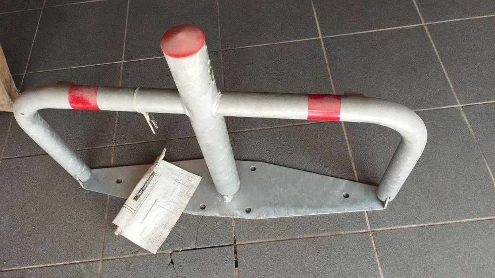 Barreiras e Pilaretes de Estacionamento - Com Fecho de Chave e Argolas para Cadeado