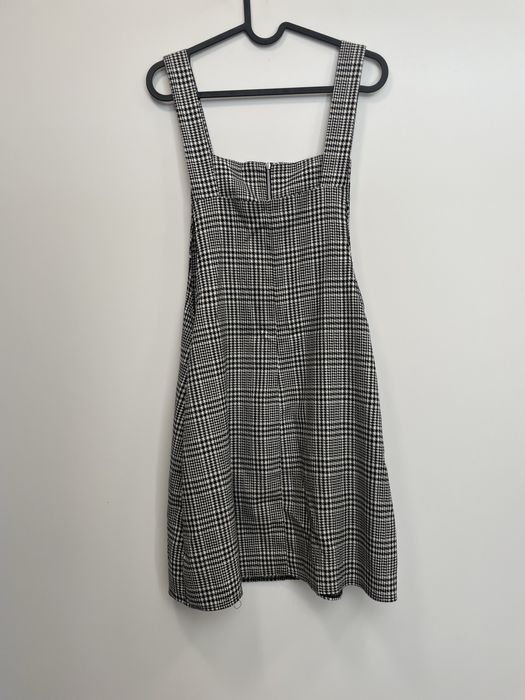 Sukienka w kratke z srebrnym zamkiem