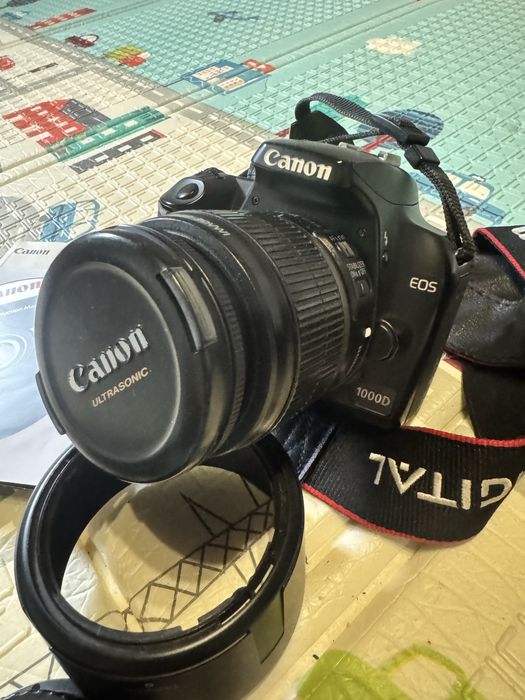Canon D1000 reflex
