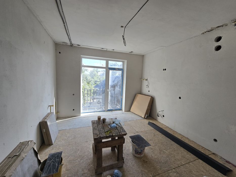 Продам квартиру з кладовою в центрі  міста