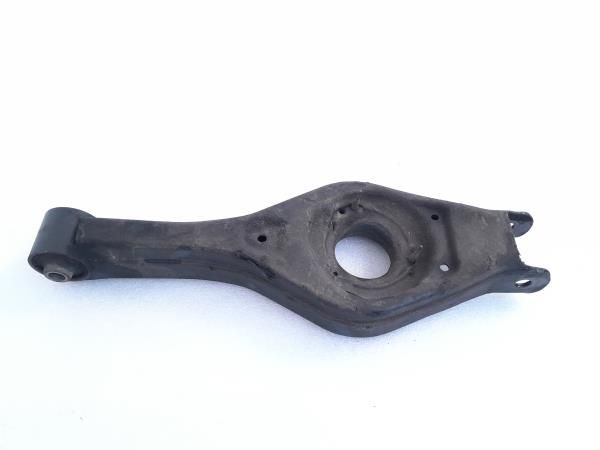 Braço de suspensão trás esquerdo KIA Ceed (ED)