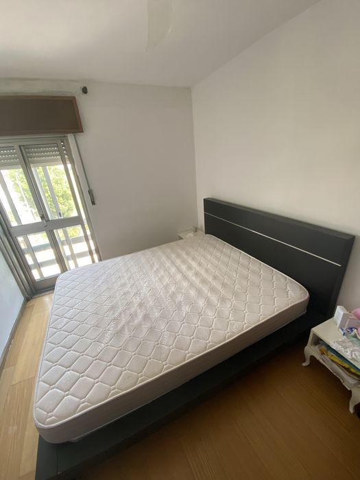 Cama de casal c/ colchão 2m x 1,60m