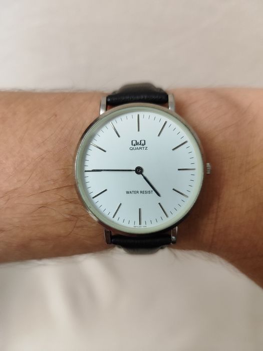 Чоловічий кварцовий годинник Q&Q Q978J824Y Білий з сірим
