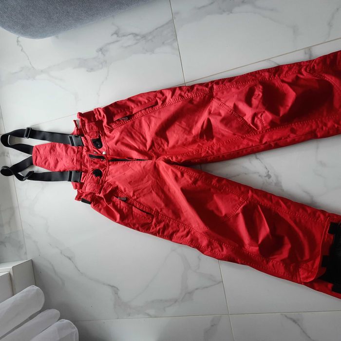 Spodnie na sporty zimowe.