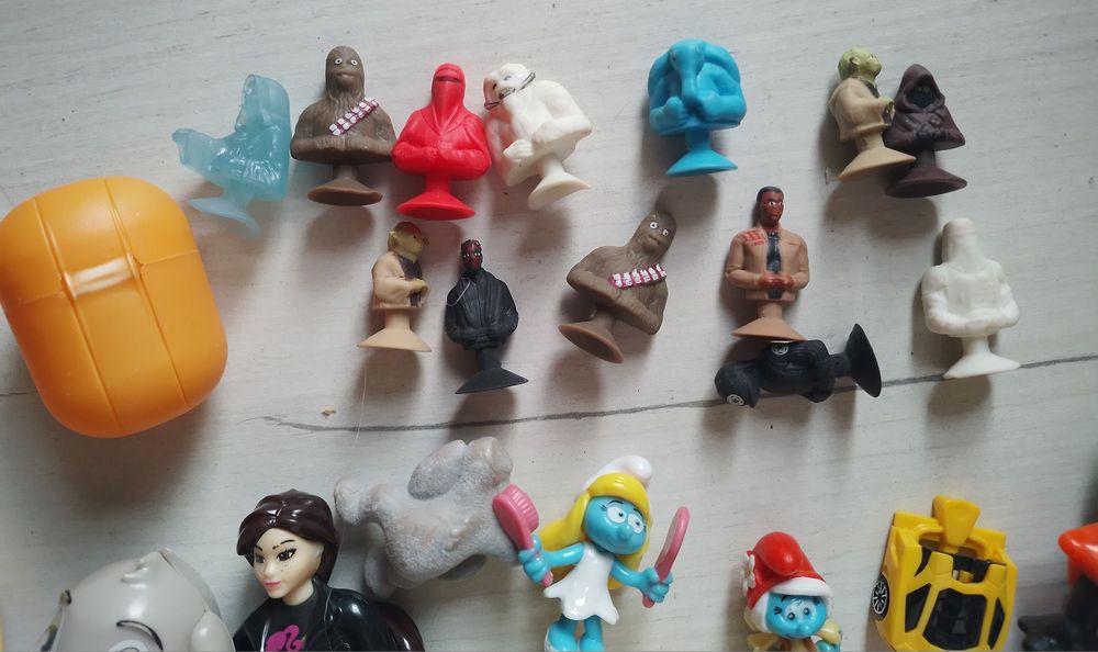Zabawki drobne z jajek i przyssawki Star Wars