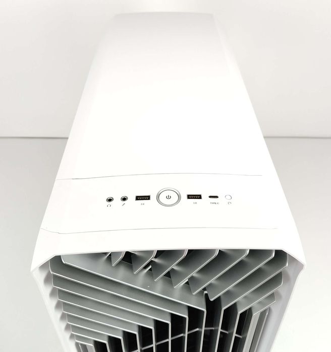 Fractal Design Torrent White TG Clear Tint (model FD‑C‑TOR1A‑03)