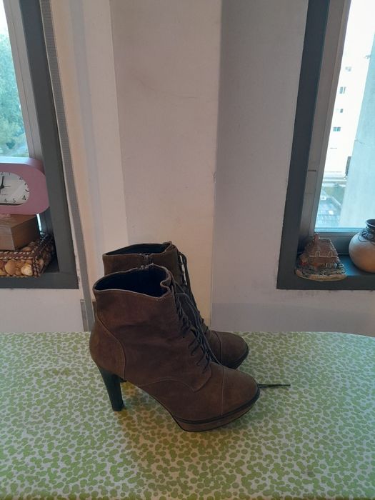 Vendo Botas de Senhora MINELLI muito bonitas como novas