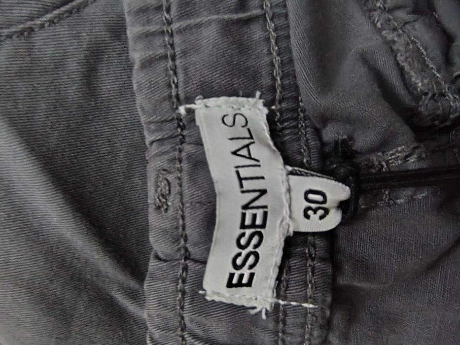 Штани Essentials чоловічі нові 30 розмір(s)