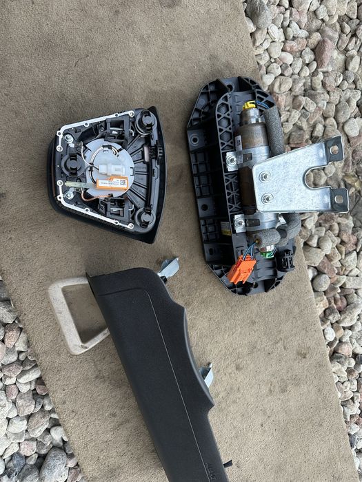 VOLVO V40 V40CC kpl PODUSZEK AIRBAG kierowcy pasażer kolano zestaw