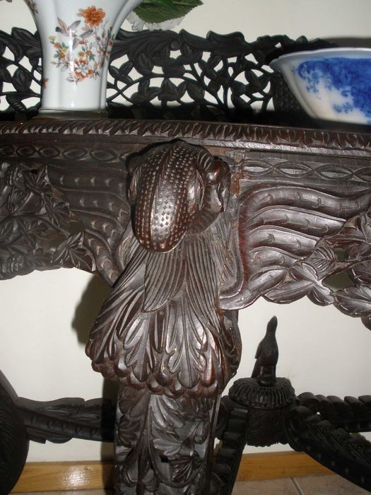 Consola/Aparador antigo de madeira