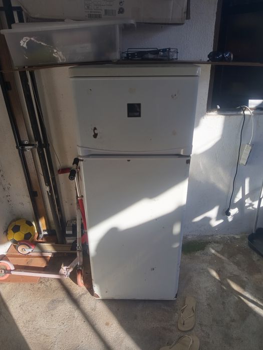 Vendo geladeira usada mais funcionando bem.