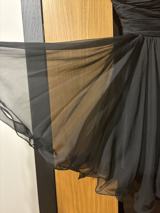 Czarna sukienka gorsetowa, luźny dół r.S