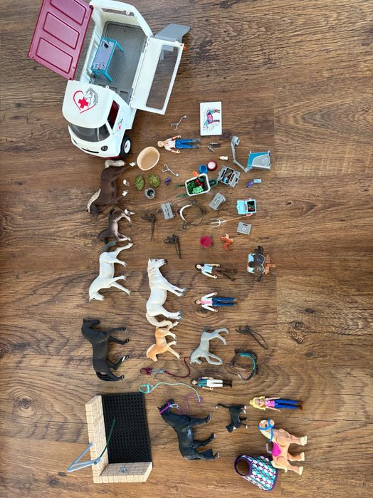 Zestaw schleich, konie, akcesoria, karetka, myjka