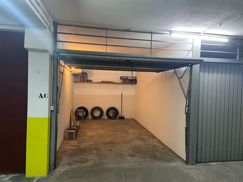 Alugo garagem fechada. - Espinho