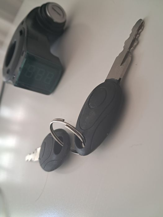 Uniwersalna Stacyjka z woltomierzem  techlife, kugoo, kukirin