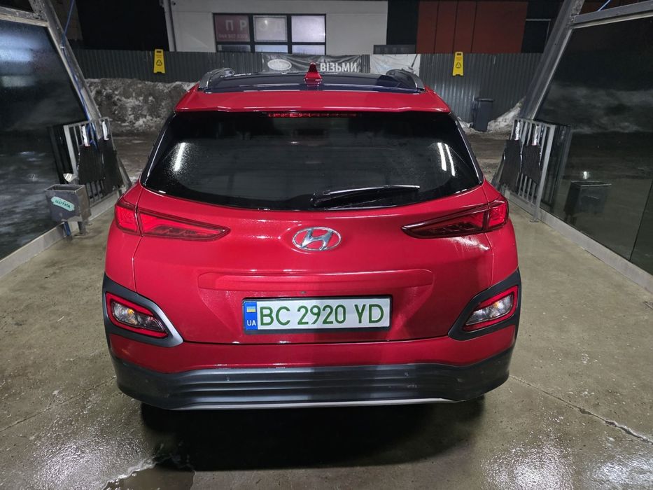 Hyundai kona electric 2019 рік, 64кв, 140000 гарна комплектація